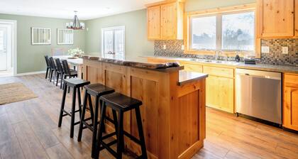 Peaceful 5-acre Retreat w/ Fishing Pond