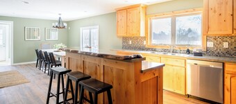 Peaceful 5-acre Retreat w/ Fishing Pond