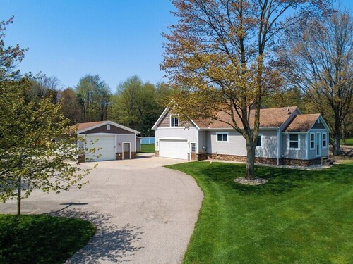Private 5-Acre Estate | Fishing Pond + Fire Pit