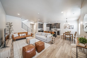 Älytelevisio, DVD-soitin, kirjoja