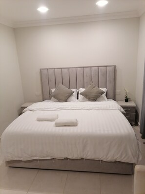 5 bedrooms, WiFi, bed sheets - Near Beach Property in Ras Madrakah. (Ras Madrakah)