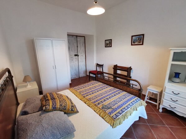 2 bedrooms, bed sheets