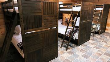 4 bedrooms, WiFi, bed sheets