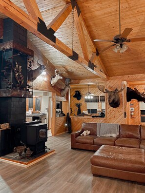 Interior - Cozy Lodge (Sherman)