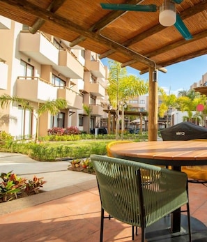 Outdoor dining - Condos Ambar Cerca de playa | Confort y Bienestar (Mazatlán)