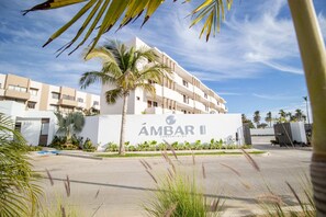 Exterior - Stylish condo in Mazatlan l Pool & Terrace (Mazatlán)