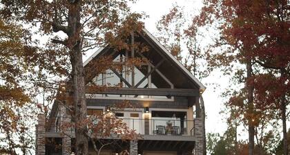 Lakefront Escape | Hot Tub | Kayaks | Fishing | ATV Trails