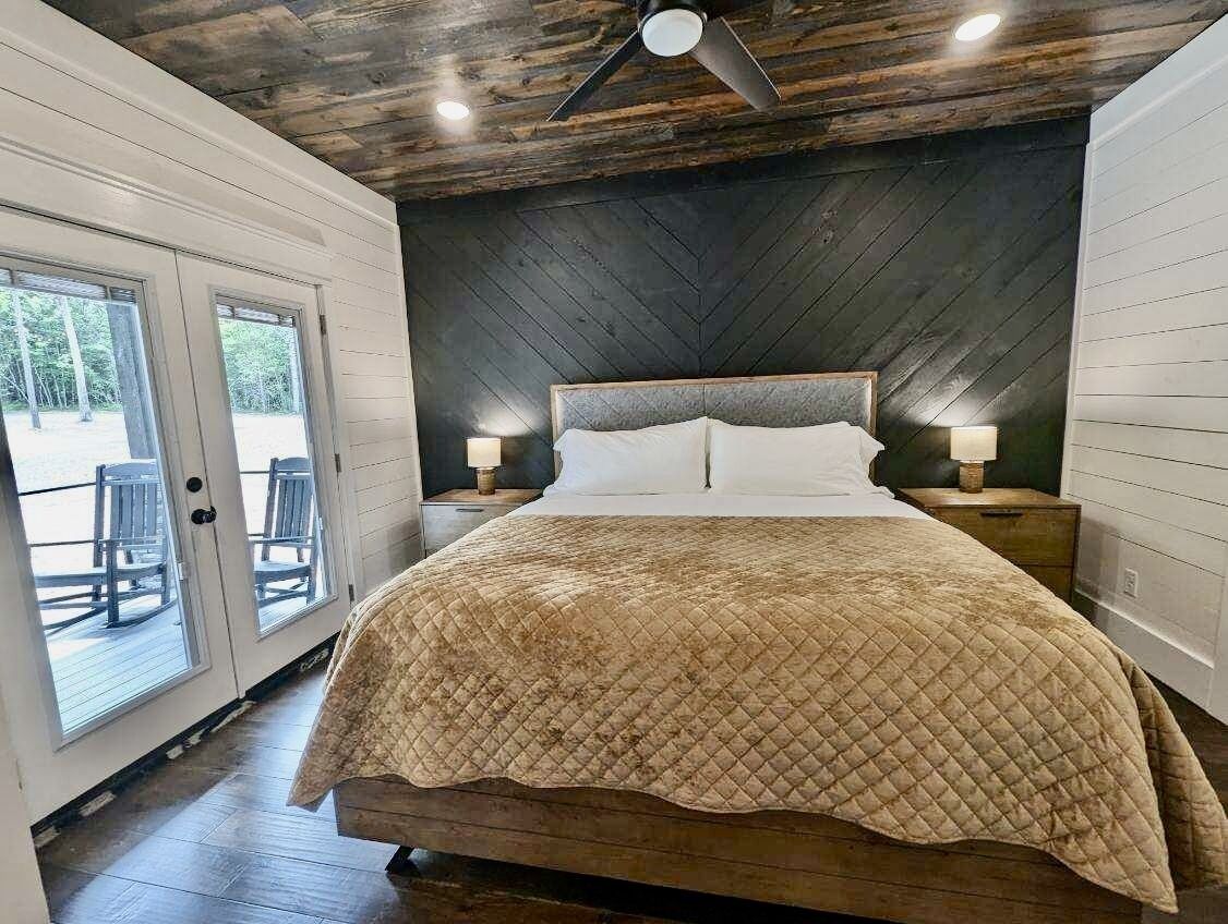 6 bedrooms, iron/ironing board, free WiFi, bed sheets