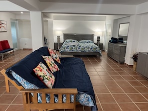 1 bedroom, travel cot, free WiFi, bed sheets - 5 min from the beach, EL YUNKE  FOREST,20 MIN RIDE TO TH BOAT TO CULEBRA ISLAND. (LUQUILLO)