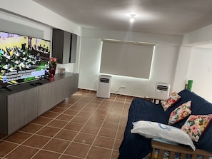 Smart TV - 5 min from the beach, EL YUNKE  FOREST,20 MIN RIDE TO TH BOAT TO CULEBRA ISLAND. (LUQUILLO)