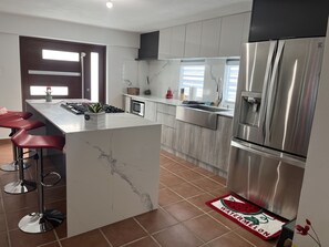 Fridge, microwave, oven, coffee/tea maker