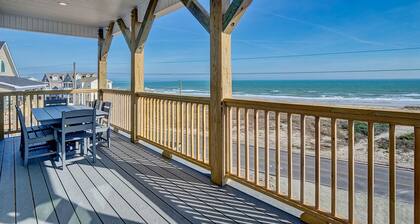 HGTV Waterfront 6BR w/ Pool, Hot Tub, Putting, Fire Pit + more