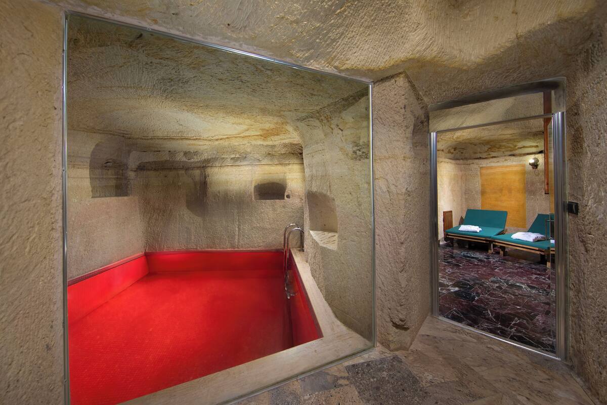 King Pool Cave Suite | Minibar (some free items), desk, laptop workspace, soundproofing