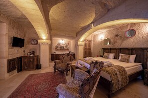 Quarto casal real | Frigobar (abastecido com alguns itens grátis), individualmente decorados