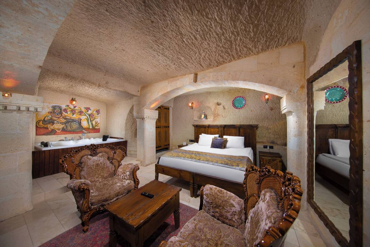 Queen Cave Suite | Minibar (some free items), desk, laptop workspace, soundproofing