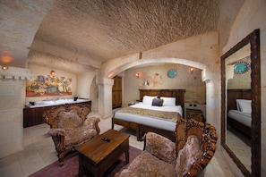 Queen Cave Suite | Free minibar items, individually decorated, individually furnished, desk - Turkan Cave Hotel (Ürgüp)