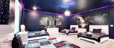 8 slaapkamers, een strijkplank/strijkijzer, wifi, beddengoed