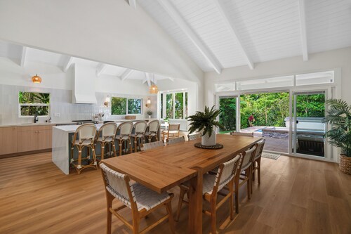 Newly renovated +Brand New Pool and Spa + Airy-Custom Ocean Bluff Home