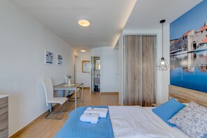 1 bedroom, iron/ironing board, free WiFi, bed sheets - Direct access to the sea! Studio with a Balcony and an amazing full sea view (Seget Donji)