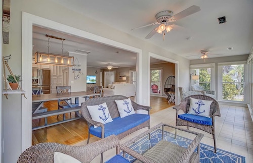 11 43rd Avenue by Avantstay Pool + Close to Beach!