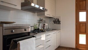 Geladeira, fogão, cooktop, lava-louças