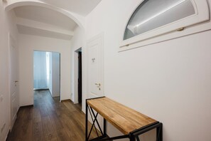 Interior - Alloro Apartment - Three Bedroom Apartment, Sleeps 6 (Firenze)