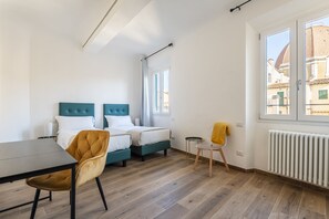 3 bedrooms, iron/ironing board, free WiFi, bed sheets - Alloro Apartment - Three Bedroom Apartment, Sleeps 6 (Firenze)