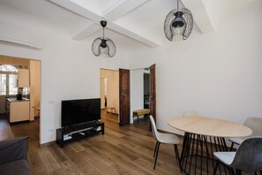 Interior - Alloro Apartment - Three Bedroom Apartment, Sleeps 6 (Firenze)