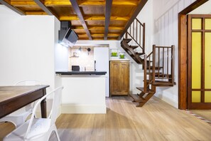 Dining - Ginori B - Three Bedroom Apartment, Sleeps 6 (Firenze)