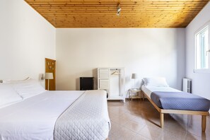 1 habitación, tabla de planchar con plancha, wifi gratis y ropa de cama