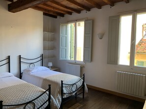 2 habitaciones, tabla de planchar con plancha y wifi gratis 