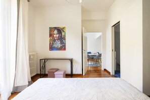 2 slaapkamers, een strijkplank/strijkijzer, gratis wifi, beddengoed