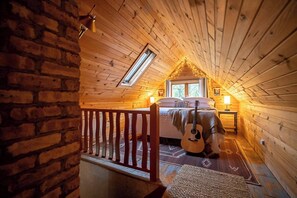 1 slaapkamer, een bureau, een strijkplank/strijkijzer, wifi