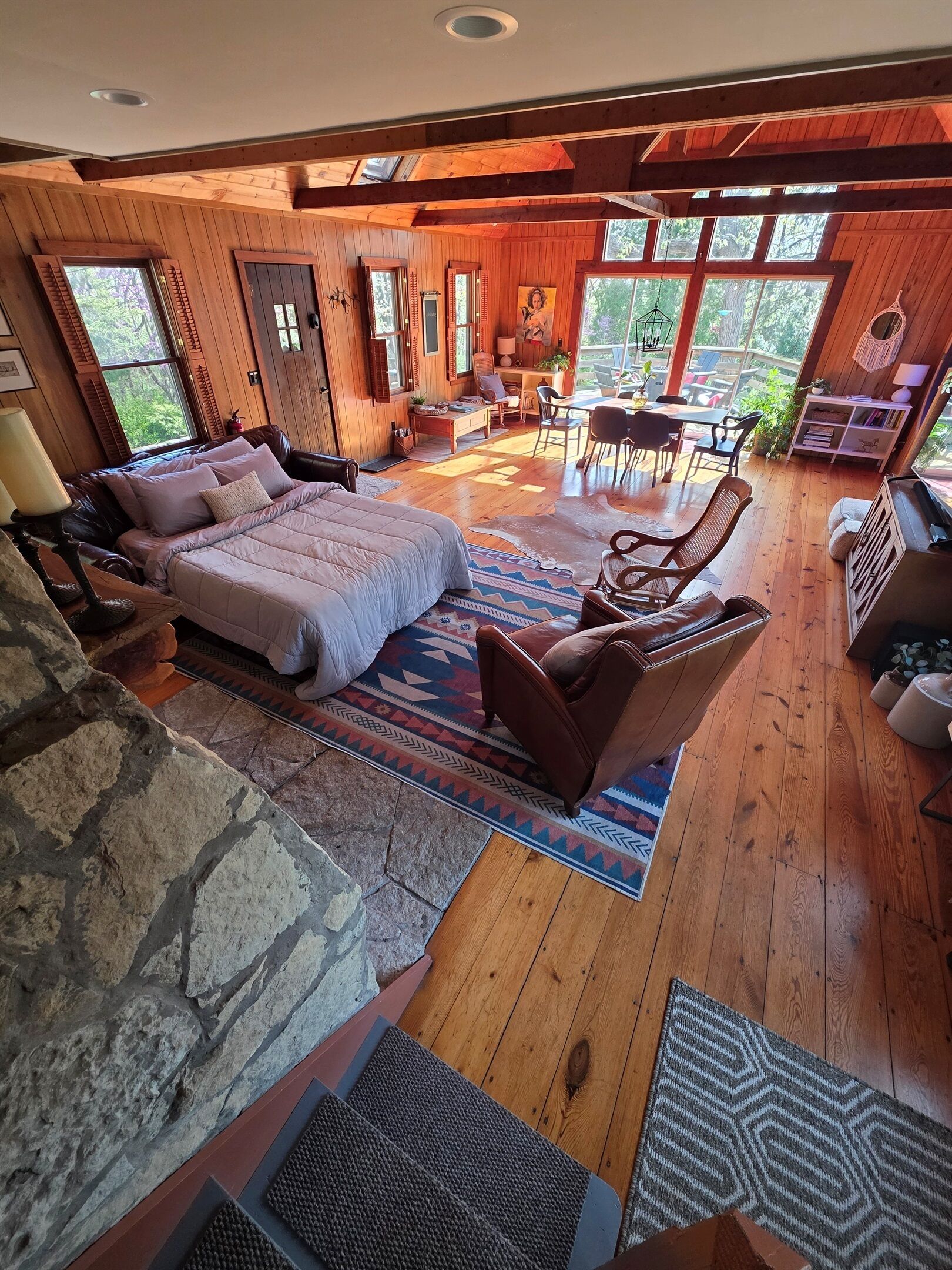 Smart TV, fireplace, DVD player, books