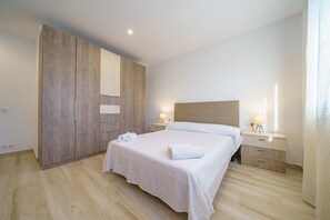 1 habitación, tabla de planchar con plancha, wifi gratis y ropa de cama 