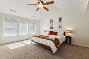 5 bedrooms, desk, iron/ironing board, travel crib