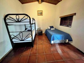 4 bedrooms, bed sheets