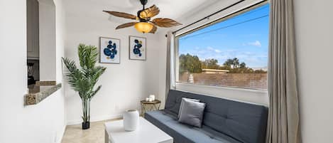 Smart TV, fireplace