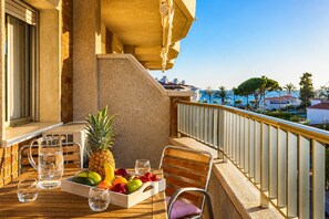 Outdoor dining - GUILLEM Apartment - Perfect for Couples (Cambrils)