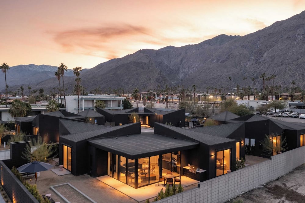 Blackhaus B : 4 Bedroom Suite by Avantstay 4-rooms