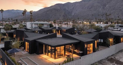 Blackhaus B : 4 Bedroom Suite by Avantstay 4-rooms