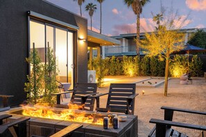 Apartment (4 Bedrooms) | Interior - Blackhaus B : 4 Bedroom Suite by Avantstay 4-rooms (Palm Springs)