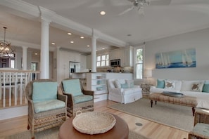 TV - 45 Ocean Point by Avantstay Amazing Views + Beach Access & Community Pool Access (Isle of Palms)