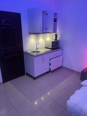 In-room safe, individually furnished, desk, blackout drapes - LOYALTY HOTEL  (Accra)