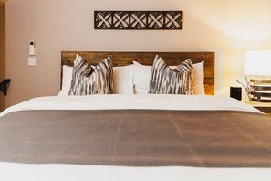 2 bedrooms, iron/ironing board, free WiFi, bed sheets - The Perfect Creekside Getaway with Hot Tub (Bozeman)