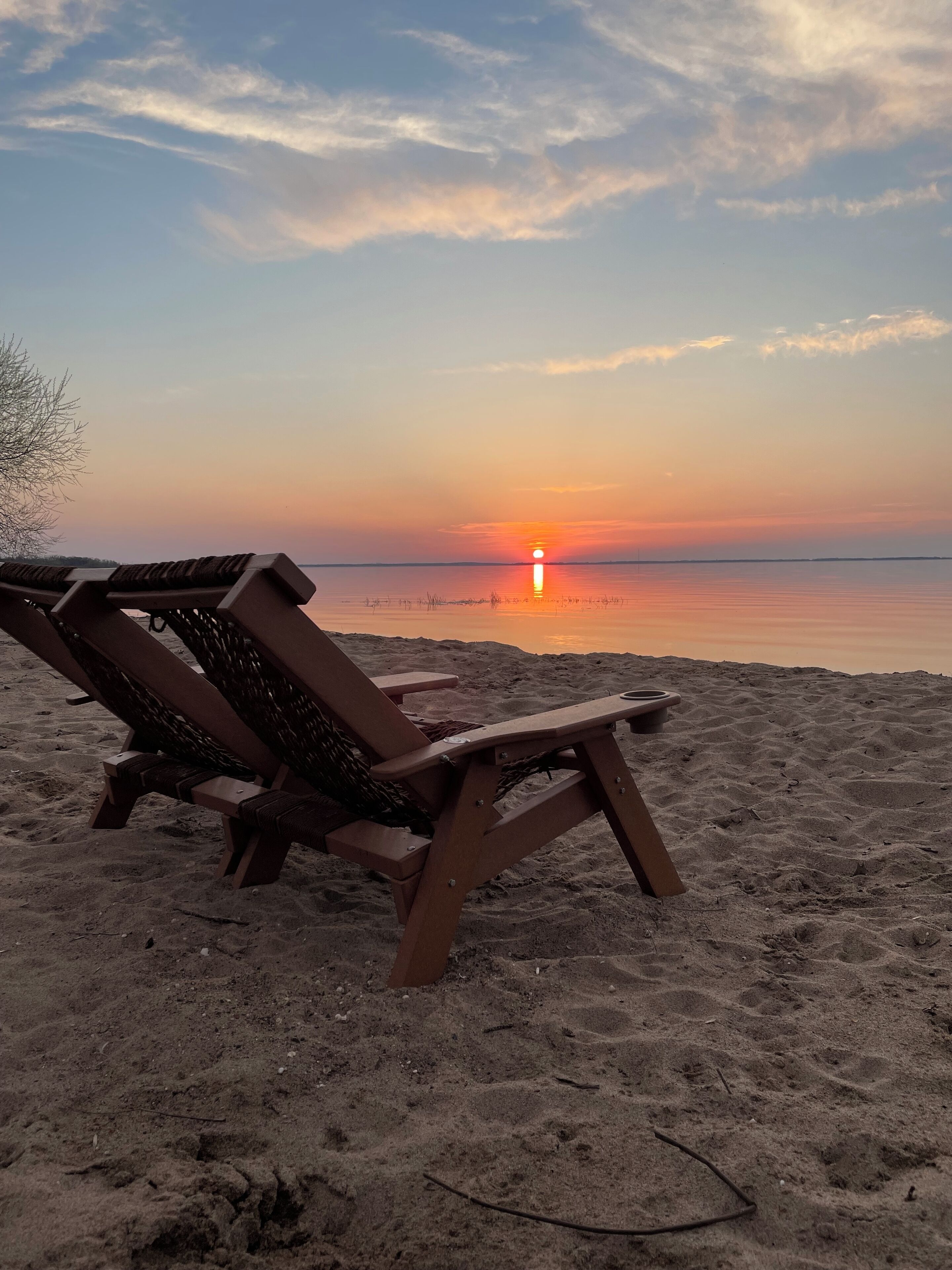 Plage à proximité, chaises longues, serviettes de plage