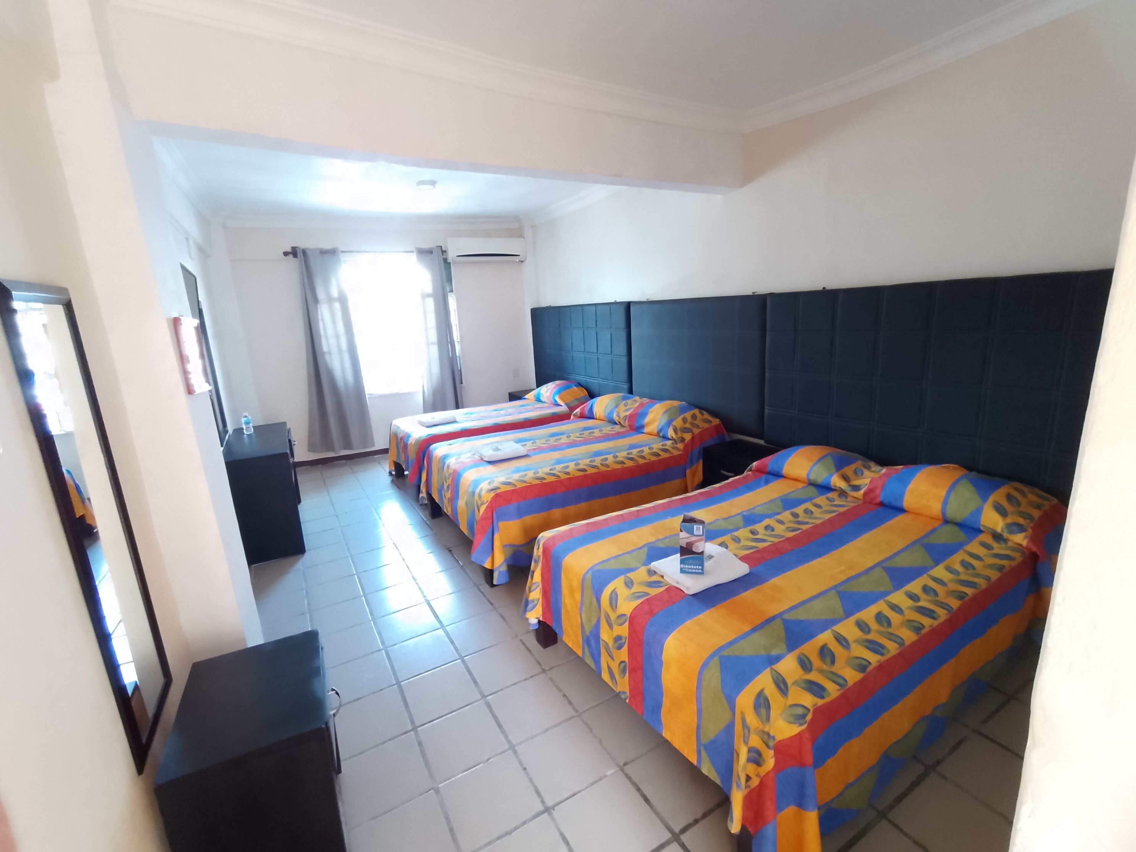 Phòng 3 dành cho gia đình | Màn/rèm cản sáng, bàn ủi/dụng cụ ủi quần áo 