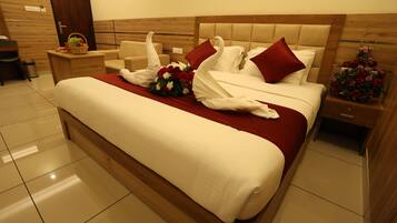 Basic Suite | Frette Italian sheets, premium bedding, memory foam beds, desk