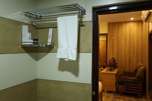 Family Suite | Bathroom