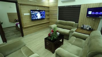 Family Suite | Living area | 42-inch TV with cable channels, pay films